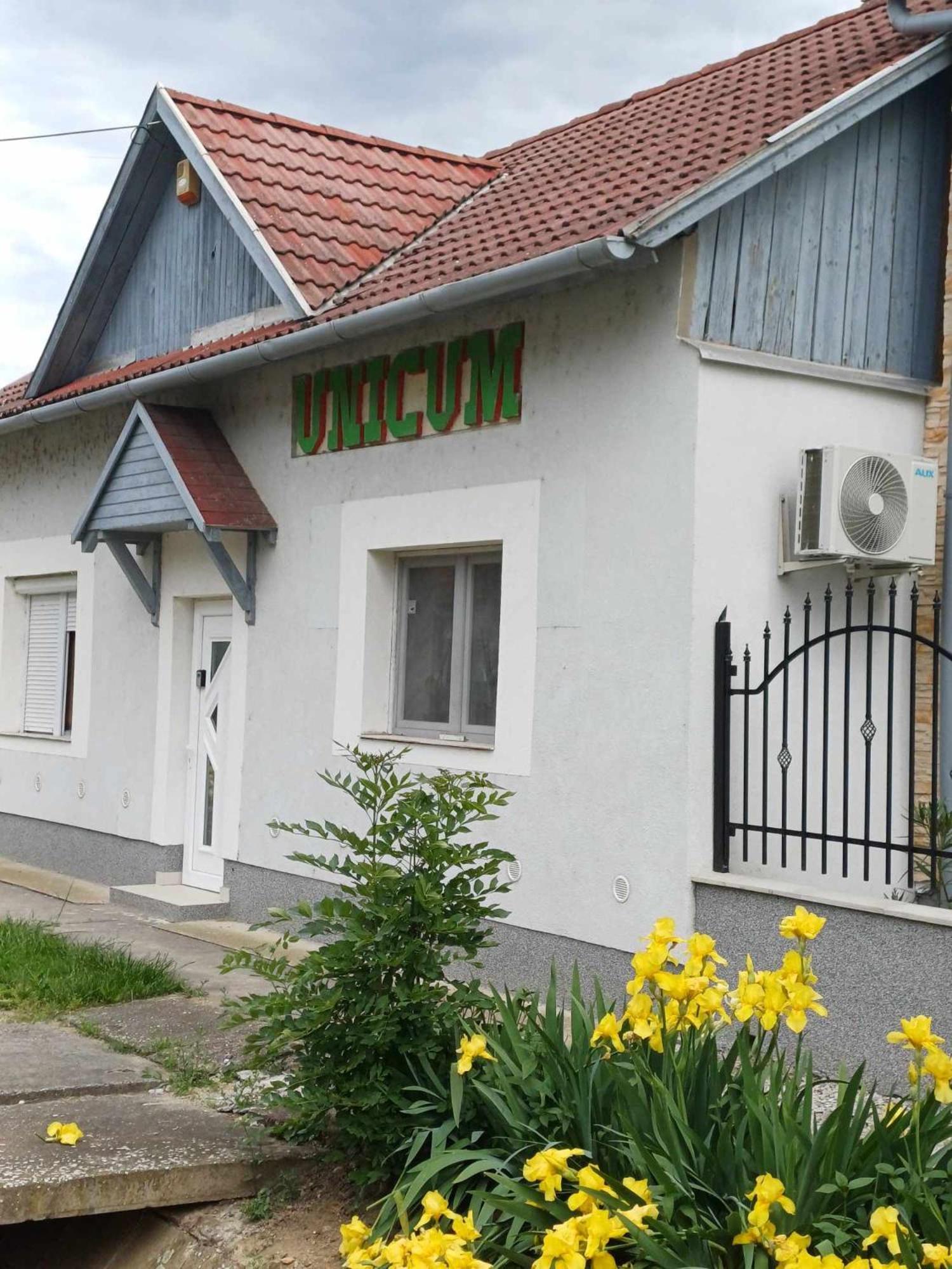Hotel Unicum Vendeghaz Abádszalók Zewnętrze zdjęcie